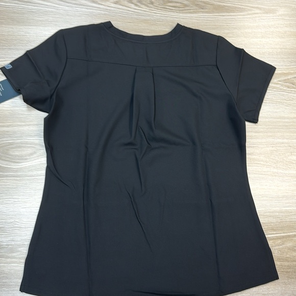 Med Couture 3-Pocket V-Neck Top Black Insight Scrub Top - Picture 4 of 4